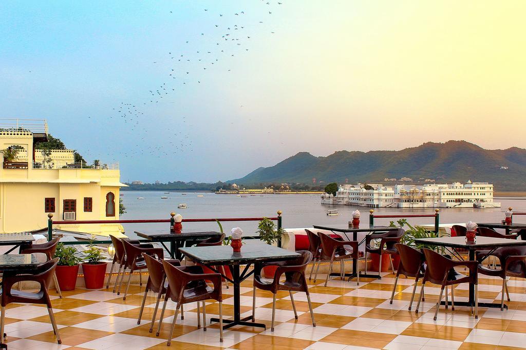 Hotel Devraj Niwas On Lake Pichola Udaipur Eksteriør billede