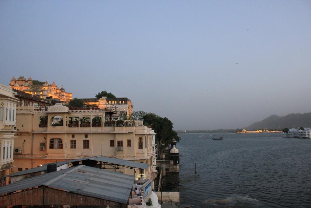 Hotel Devraj Niwas On Lake Pichola Udaipur Eksteriør billede